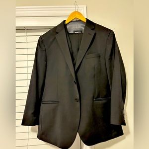 Kenneth Cole men’s 3 piece suit